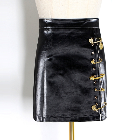CHIC BLACK PLEATHER SKIRT - Picture 2 of 4